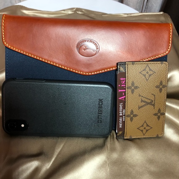 🟥Sold🟥Dooney & Bourke Pouch in Pebble Leather - Picture 10 of 10